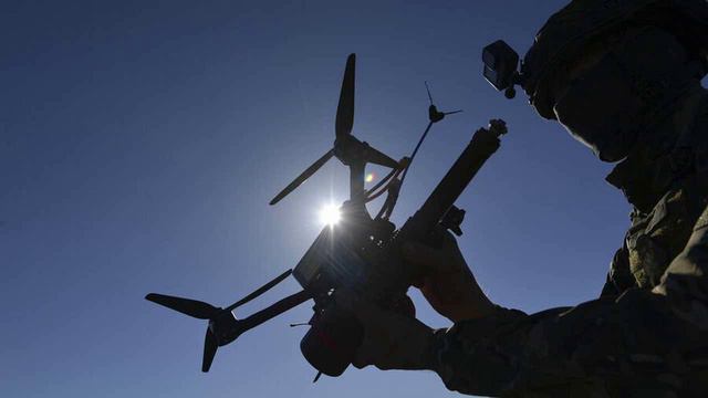 Операторы российских FPV-дронов на Херсонском направлении учатся уничтожать танки Leopard