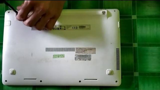 Cara Mudah Membuka Casing Asus, assembly X200M X200MA