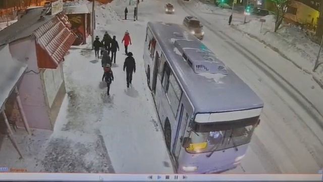 На Камчатке автобус наехал на пенсионерку