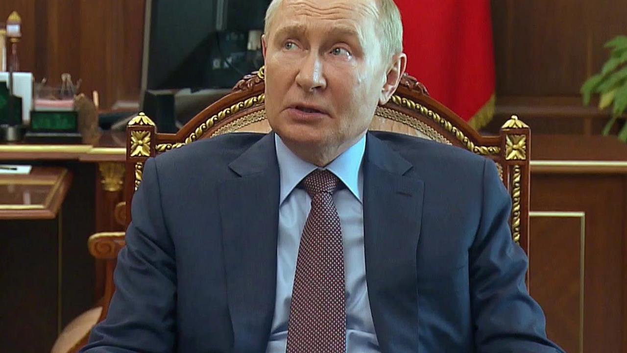 Путин предложил главе Счетной палаты звонить ему "в наиболее острых случаях"