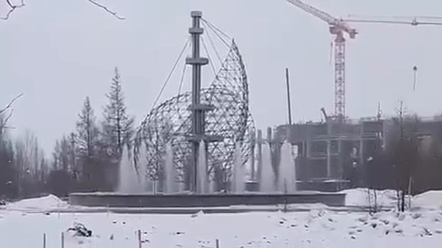 В Новом Уренгое 1 июня запустили фонтан