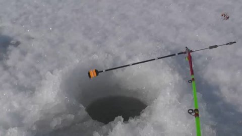 Подледный лов ТАРАНИ на лимане. Тарань удалось найти только через 2-3 часа после захода на лед.