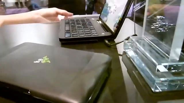 Razer Switchblade gamer netbook bemutató videó - CES 11 - mobilx