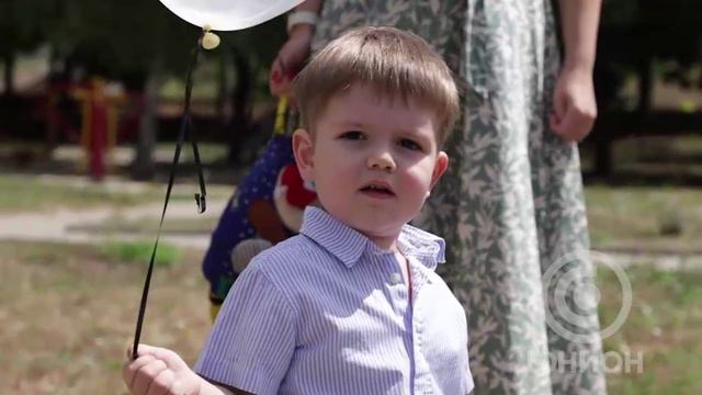 🕊 Тысячи воздушных шаров выпустили в небо над Донецком в День памяти детей – жертв войны в Донбассе