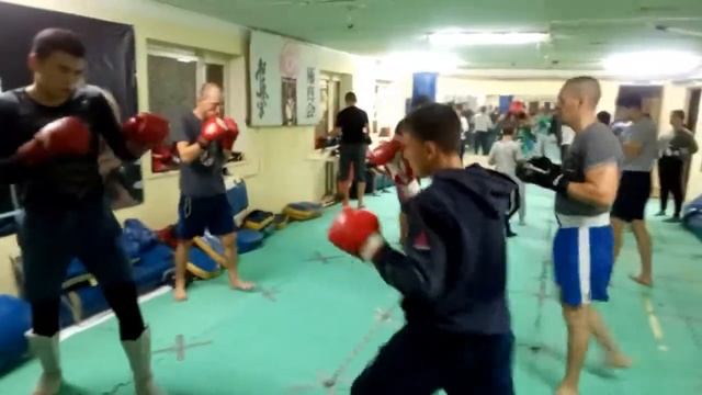 Удары коленом и защита.
Кикбоксинг и Смешанные единоборства ММА.