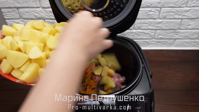 Картошка с курицей, грибами в мультиварке