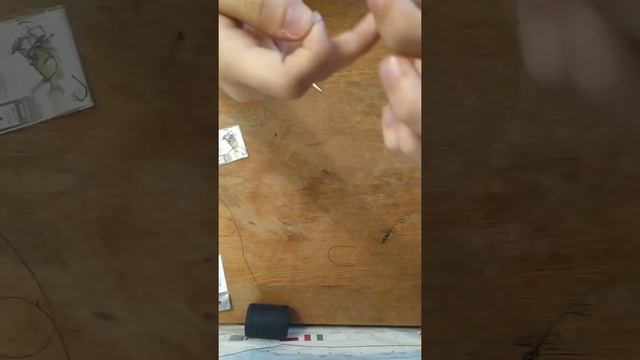 Как привязать крючок и поводок + оснастка патерностер ( извините за вертикальную съёмку)Как привязат