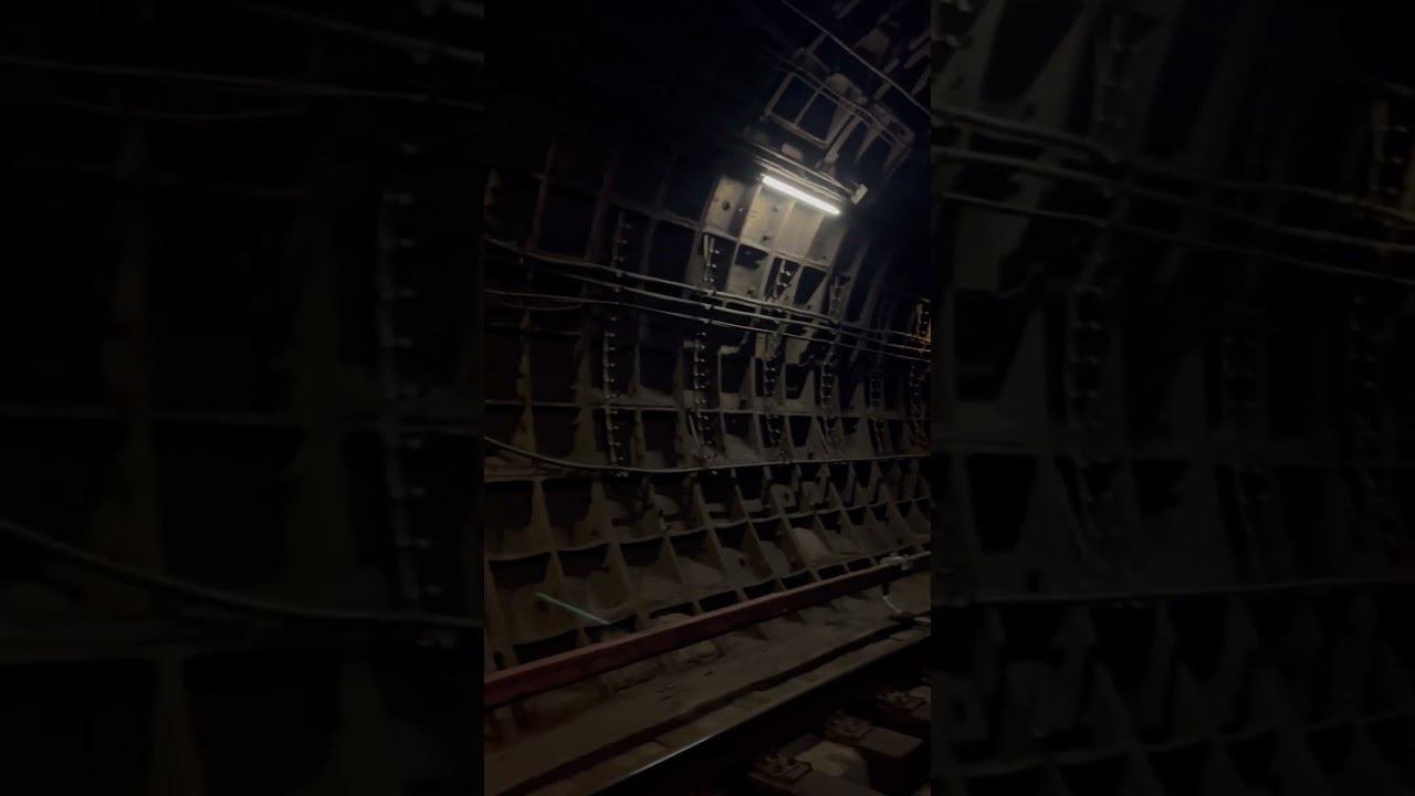 Перегон между «Автово» и «Кировским Заводом»