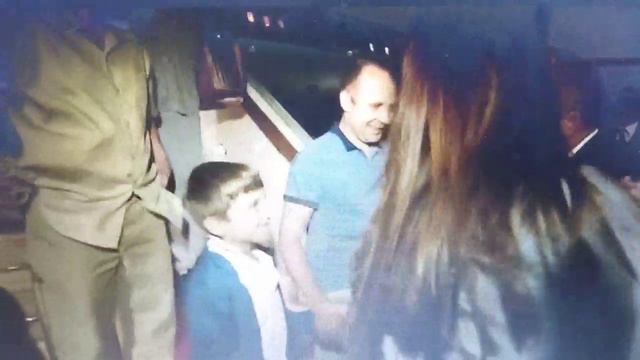 Вернувшихся на родину россиян встретил Владимир Путин. Анна Дульцева заплакала и обняла президента