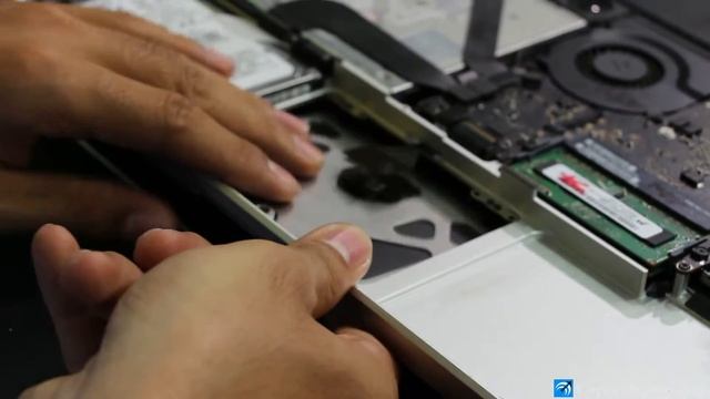 Thay trackpad Macbook A1278 - Hướng dẫn thay touchpad cho Macbook - Capcuulaptop.com
