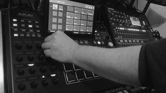 Linoleum (MPC Live Techno)