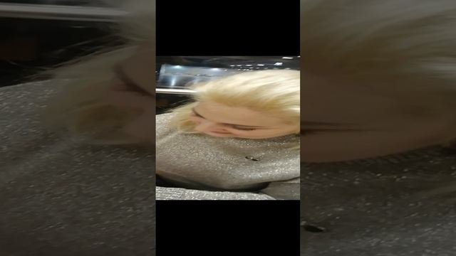 Раздаю автографы на оптической выставке