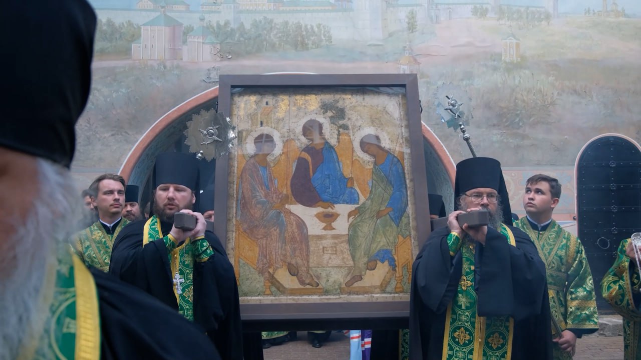 Икону «Троица» Андрея Рублёва привезли из храма Христа Спасителя в Троице-Сергиеву лавру