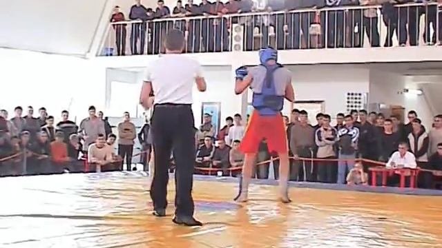 Ушу-саньда.2004г.Шмелёв Александр(кр.)-Макаров Радомир(син.)