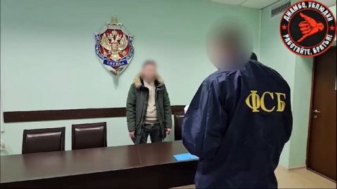 Задержан россиянин, который собирался передать информацию о расположении предприятий