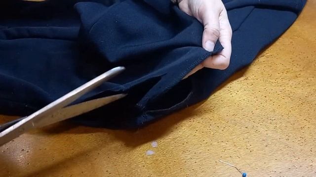 МНЕ ПРИНЕСЛИ ИСПОРЧЕННЫЕ БРЮКИ ПО мнению хозяйки. Я с ней согласна.