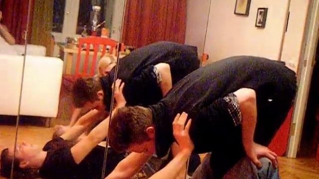 Каган демонстрирует чудеса эквилибристики