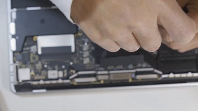 【Macbook Pro/A1708モデル バッテリー交換】1%から充電できない症状を改善できるのか？　#macbook #macbookpro #バッテリー交換 #充電できない