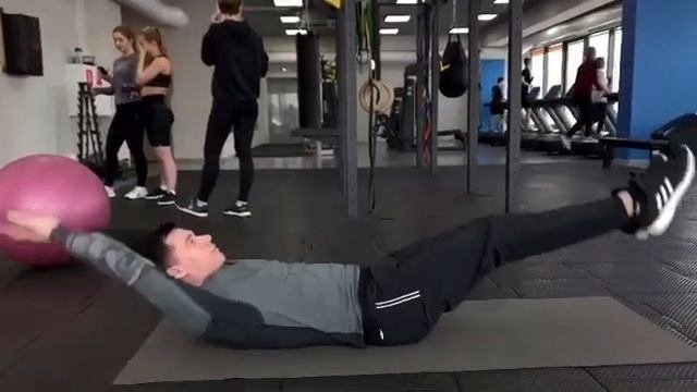5 упражнений на пресс от Super Gym
