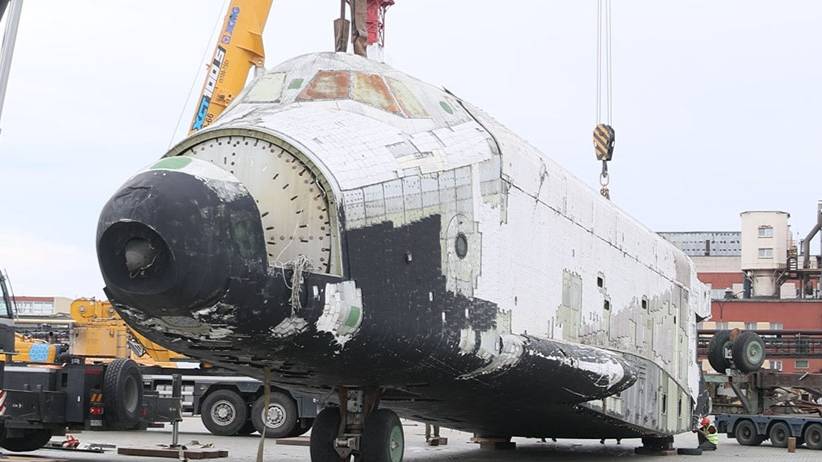 Космический корабль "Буран" привезли на музейную стоянку в Верхнюю Пышму