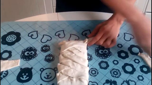 Пирог из  шоколадки. Дети готовят сами без родителей.
