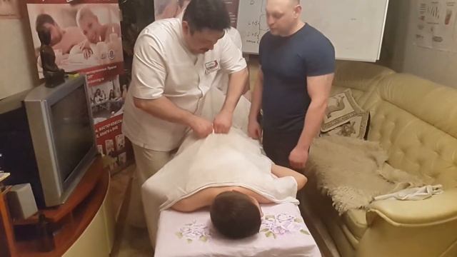 Обучение мануальной терапии. Лежа спиной вверх.
