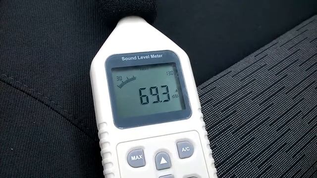 Шум с салоне на холостом ходу