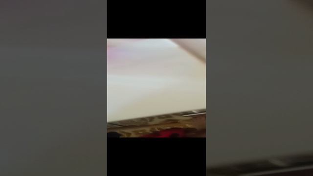 р