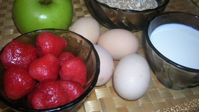 Мультизлаковый омлет с фруктами