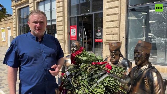 «Такими терактами людей не сокрушить»: корреспондент RT побывал у памятника дружбе религий в Дербент