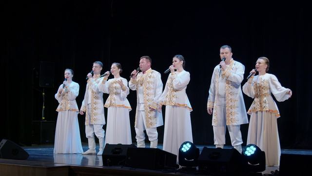 Ансамбль песни и танца «Алтай» выступил на сцене ЦДРА в поддержку российских военнослужащих
