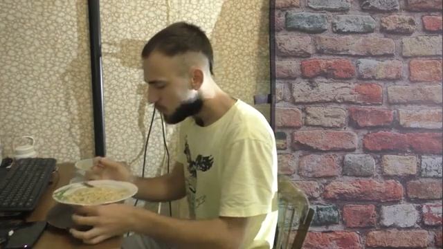 Борьба вермишели из Пятёрочки и Перекрёстка