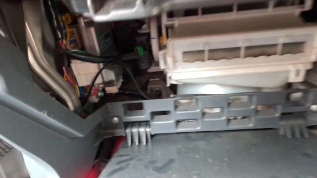 Installing a dash camera into the Suzuki Spacia. How to install a dash camera
