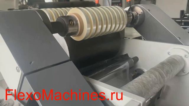 BFQ-320 скоростная узкорулонная бобинорезка в процессе нарезки плёнки 12 мкм на скорости 30 м/мин -