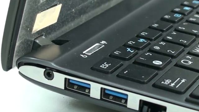 ASUS 1225B 多台卡榫異位鬆脫, 鍵盤面板裂開