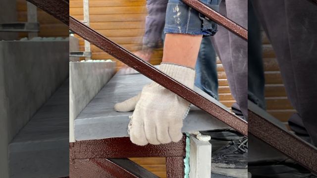 Надоело ремонтировать лестницы дома? Замени ступени на бетонные и забудь про ремонт надолго!