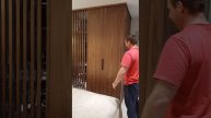 Спальня с гардеробной. шпонированная натуральным шпоном орех.