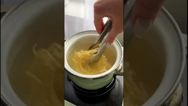 Легкий и вкусный куриный суп с лапшой. Можно есть хоть каждый день. Как приготовить - видео рецепт