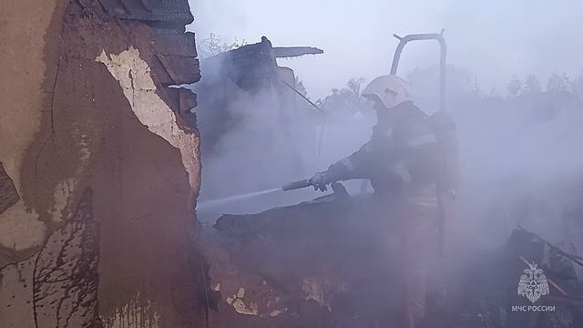В селе Великорусское Калачинского района Омской области горели два жилых дома и надворные постройки