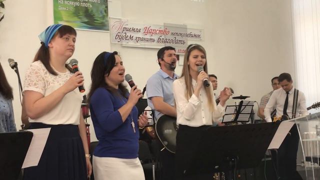 Пусть скажет бедный : "Богат я в Нем"