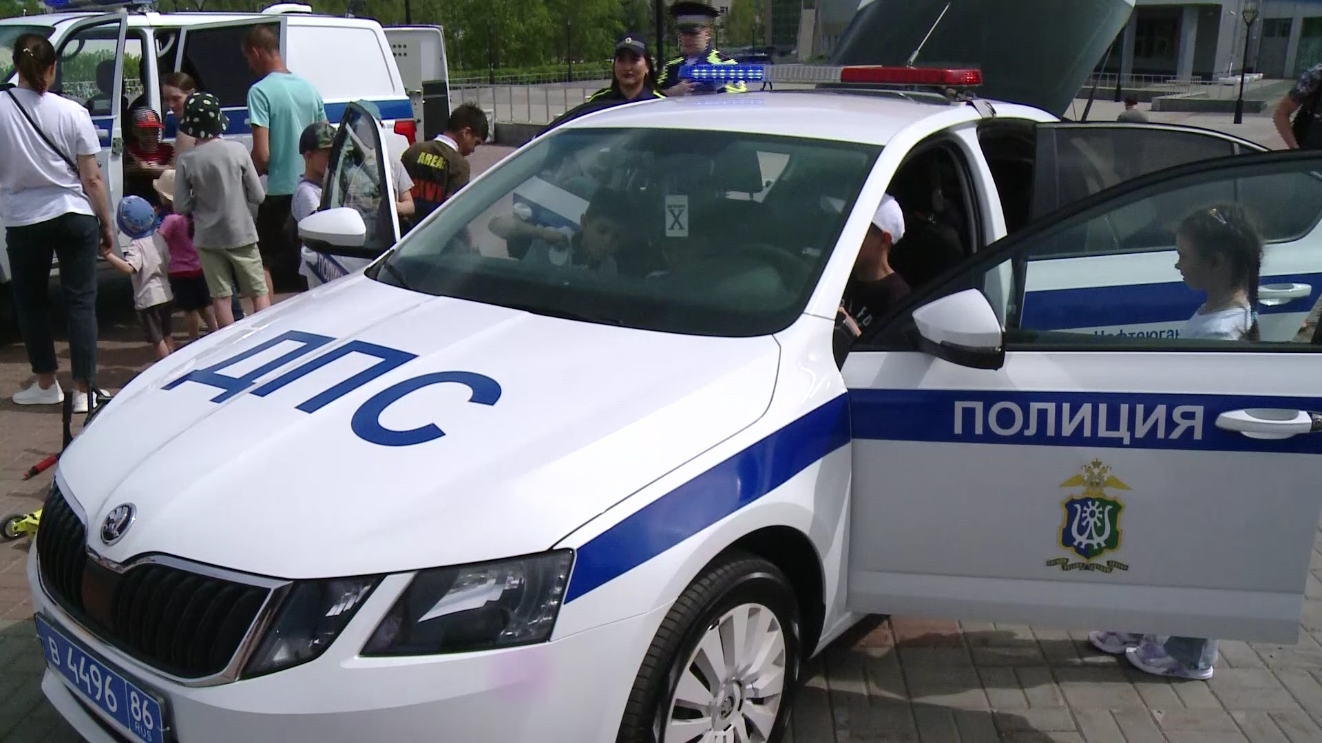В Нефтеюганске устроили выставку полицейской техники