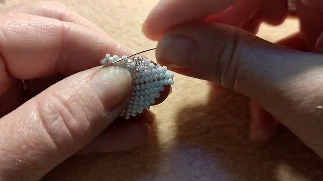 РОЖДЕСТВЕНСКИЙ АНГЕЛ. Игрушка из бисера. Часть 12.