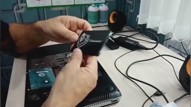 Как заменить в ноутбуке HP Pavilion 15, hdd диск на ssd.Ускоряем ноутбук..mp4