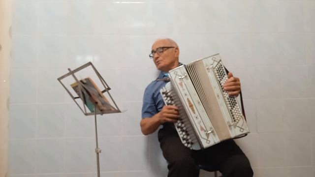 Тохтамыш Дмитрий - баянист с 70-летним стажем поет Землянку