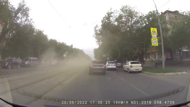 ВодЯТЕЛ проехался по трамвайным путям в центре Орска