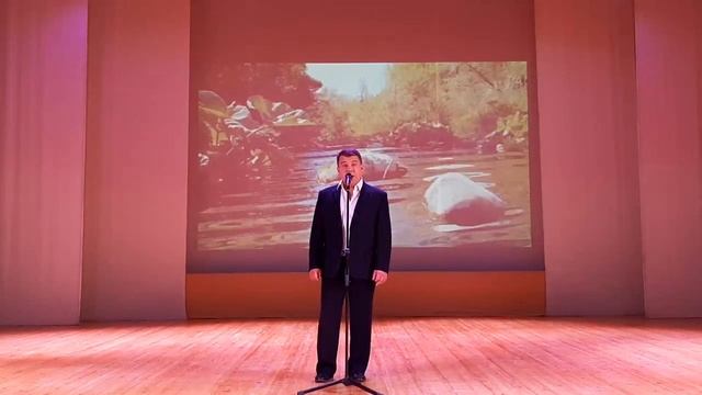 "Там где клён шумит"исполняет  Андрей Котов