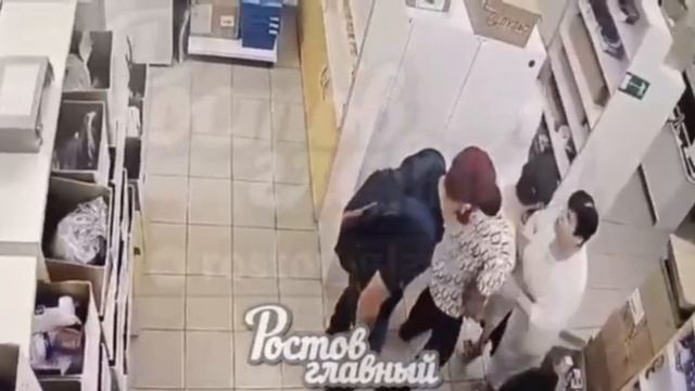 В Ростове-на-Дону абу-бандиты ворвались с оружием в аптеку, требуя препараты содержащие наркотически