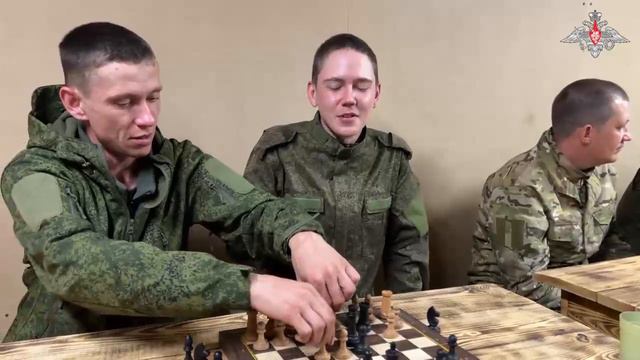 Российский гроссмейстер Сергей Карякин провел мастер-класс по игре в шахматы для военнослужащих
