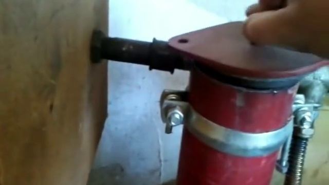 Коптильня в гараже.  Копчение горбуши. Видео от Максима.
