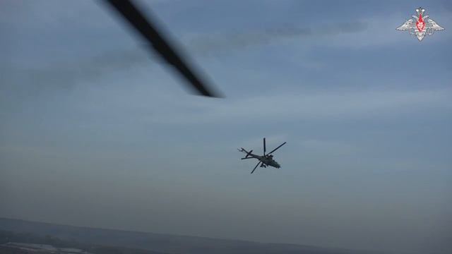 Специалисты поисково-спасательной группы на вертолете Ми-8ПСГ продолжают выполнять задачи на Северод